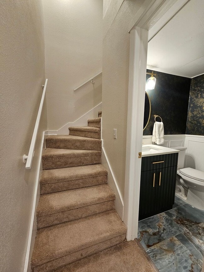 Building Photo - (1) Bed/(1.5) Bath Cardinal Creek Condo Avail NOW!