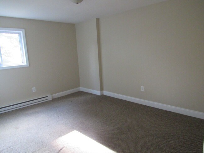 Building Photo - Londonderry 3 Bedroom Available NOW for Rent!
