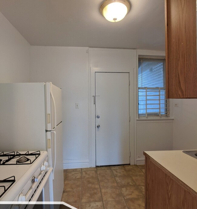 Building Photo - 2948 N Albany Ave