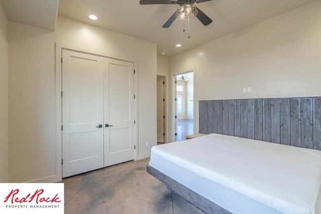 Building Photo - 4 Bedroom Luxury Home Near Sand Hollow