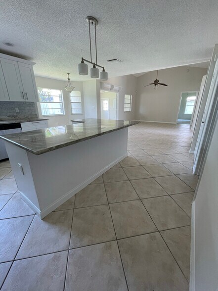 Building Photo - 116 Alhambra Ave