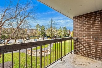 Building Photo - 1 Bay Club Dr