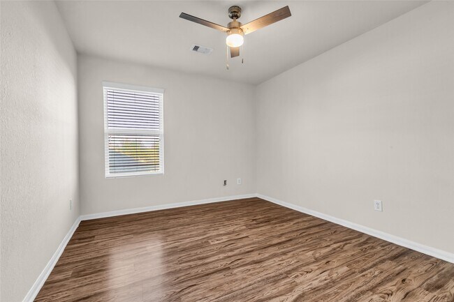 Building Photo - 3050 Thicket Path Way