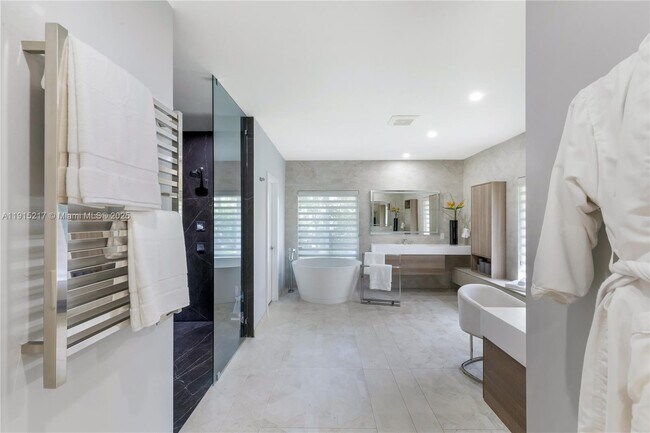 Building Photo - 8941 SW 65th Ct