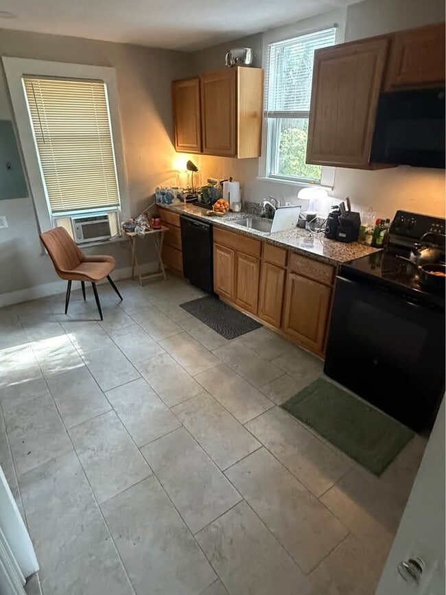 Building Photo - 1322 W 23rd St