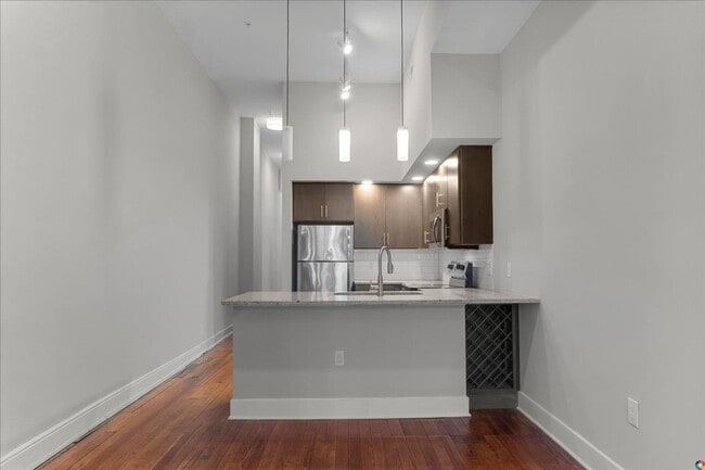 Primary Photo - 22 E Broad St