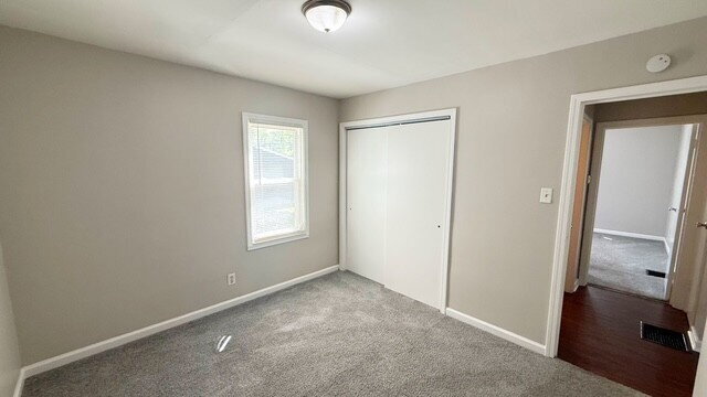 Building Photo - EAST SIDE 2 BEDROOM WITH BASEMENT!  AVAILABLE NOW!