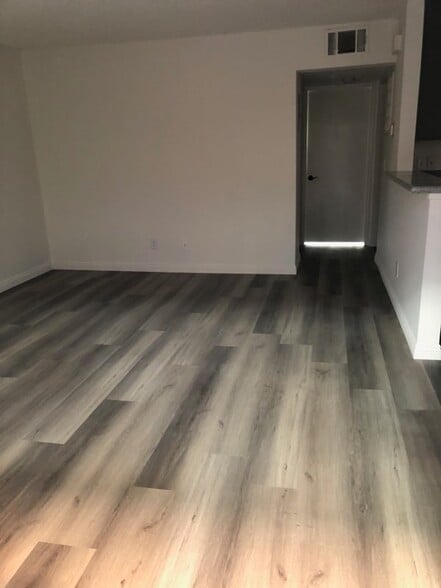 Building Photo - 4619 Rosewood Ave