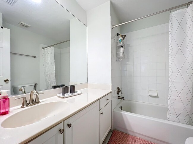 Building Photo - 9880 Porta Leona Ln