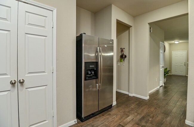 Building Photo - 15406 Key Crest Ln