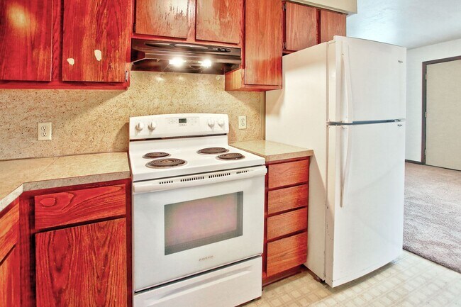 Building Photo - Private & Cozy Duplex In Prime Holland Loc...