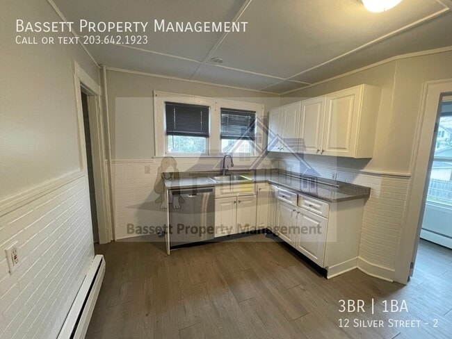 Building Photo - 12 Silver St