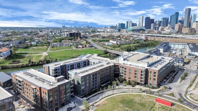 Building Photo - 2810 Riverby Rd