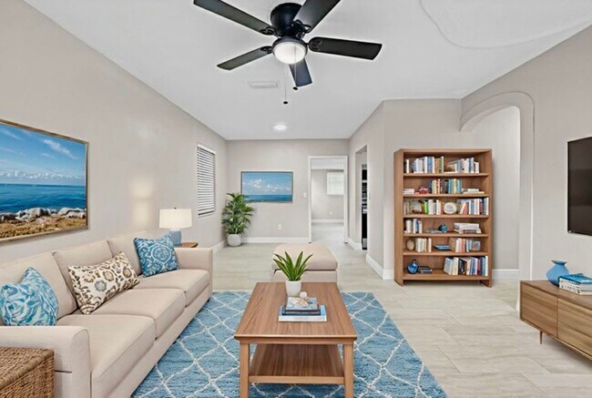 Building Photo - Updated 2 bedroom 1 bath with a Bonus Room