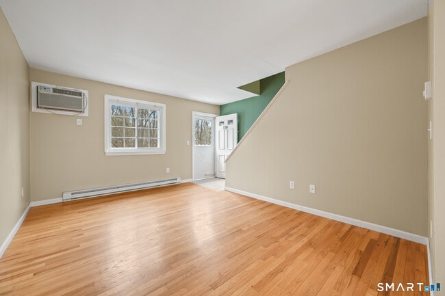 Building Photo - 92 Cynthia Ln