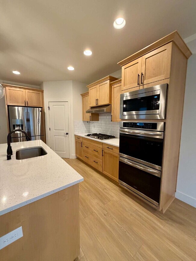 Building Photo - Beautiful Orchards Home