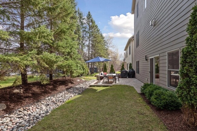 Building Photo - 6484 Ivy Way