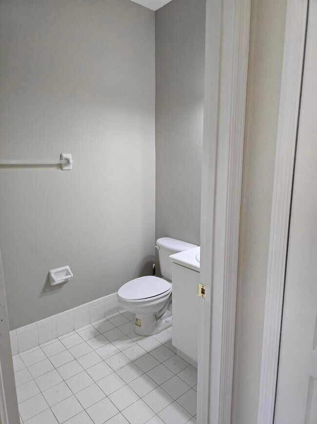 Building Photo - 1011 Shoma Dr