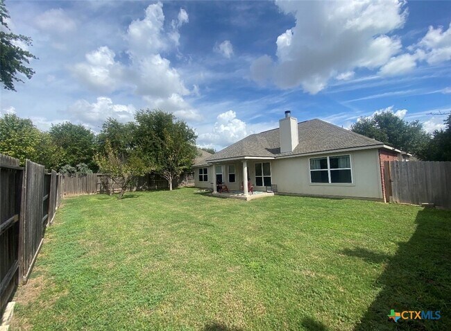 Building Photo - 5704 Meadow Wood Dr