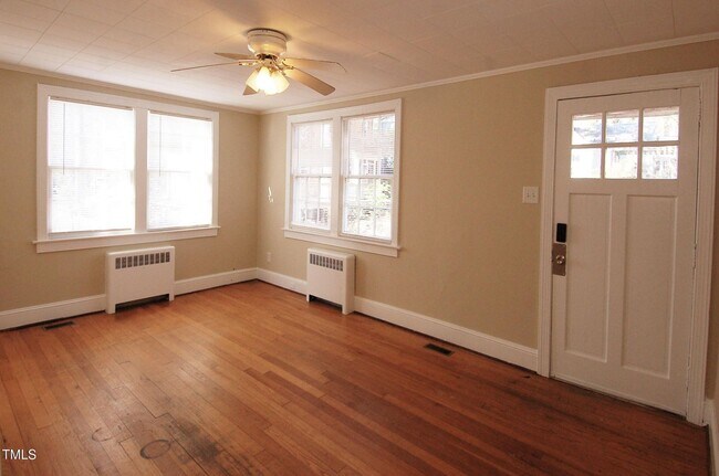 Building Photo - 3206