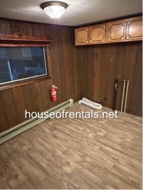 Building Photo - 216 Iowa St