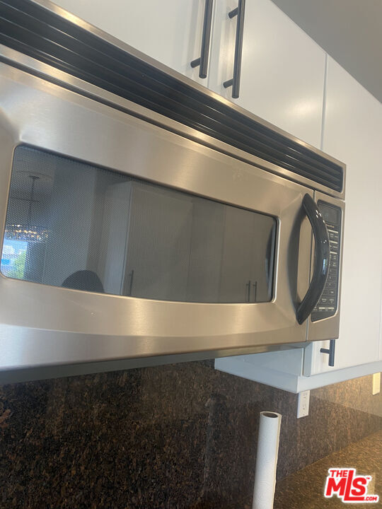 Building Photo - 1862 S Bentley Ave