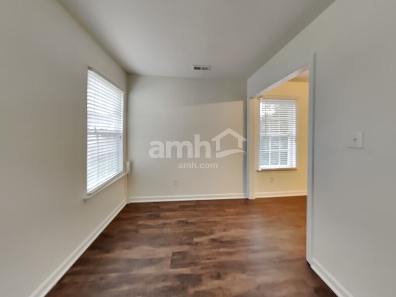 Building Photo - 126 Elrosa Rd