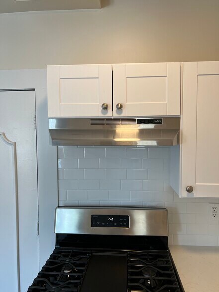 Building Photo - 706 S Ave W