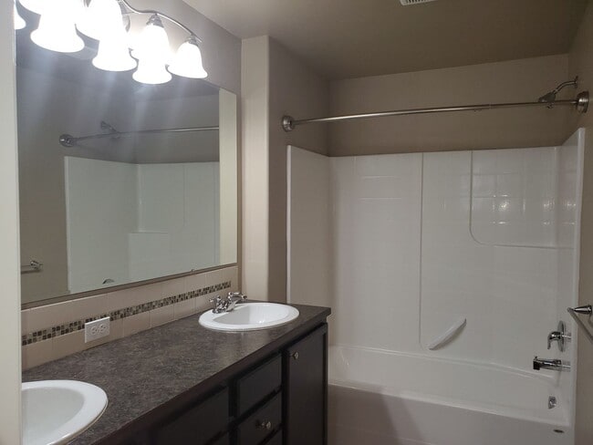 Building Photo - Charming and conveniently located in Nampa 3 bedroom, 2 bath home