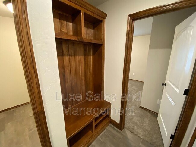 Building Photo - 12817 Double V Dr