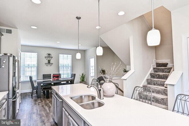 Building Photo - 13821 Litespeed Way