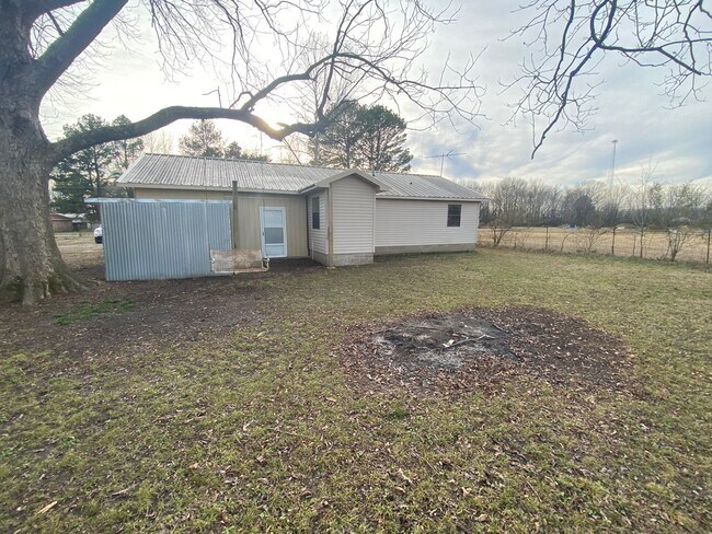 Building Photo - 205 Main