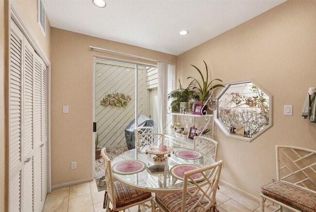 Building Photo - 10125 Valley Forge Dr