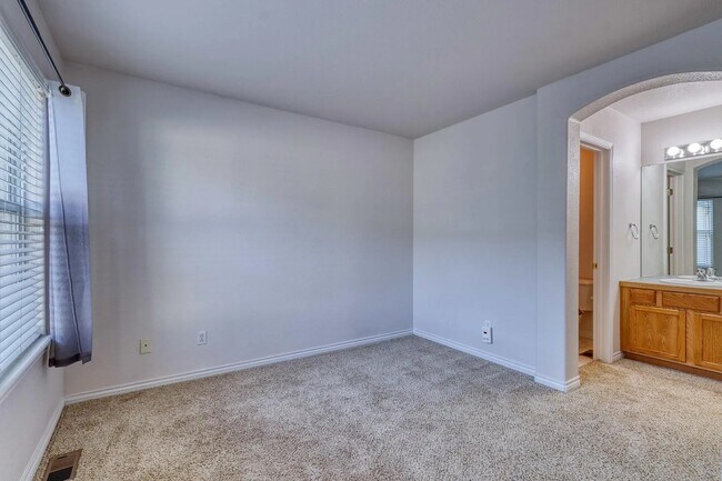 Building Photo - 6697 S Forest Way