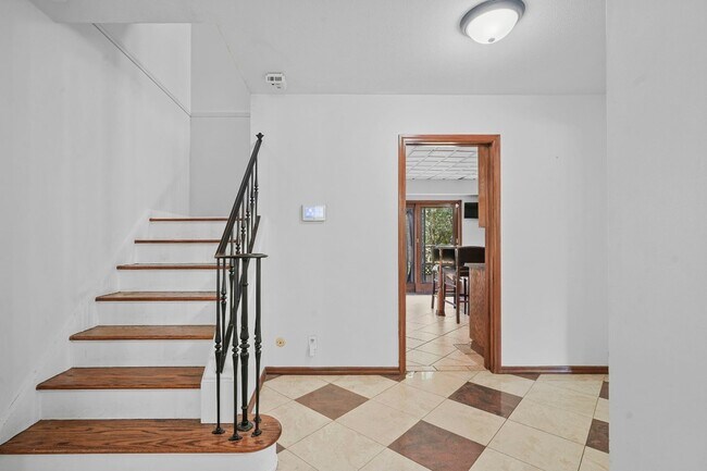 Building Photo - 300 Murray Hill Rd