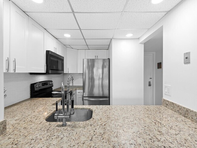 Building Photo - 900 River Reach Dr