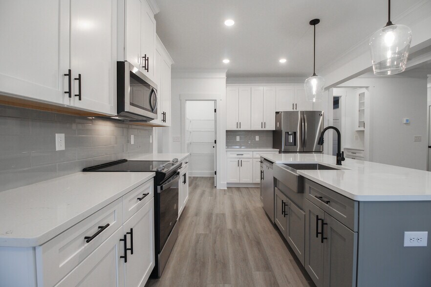 Building Photo - 2036 Warbler Dr