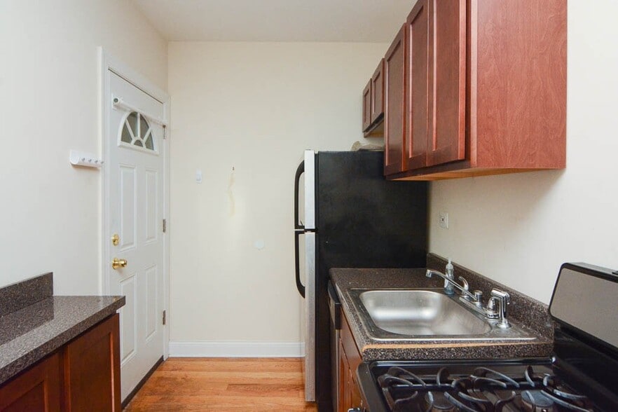 Building Photo - 2847 N Orchard St