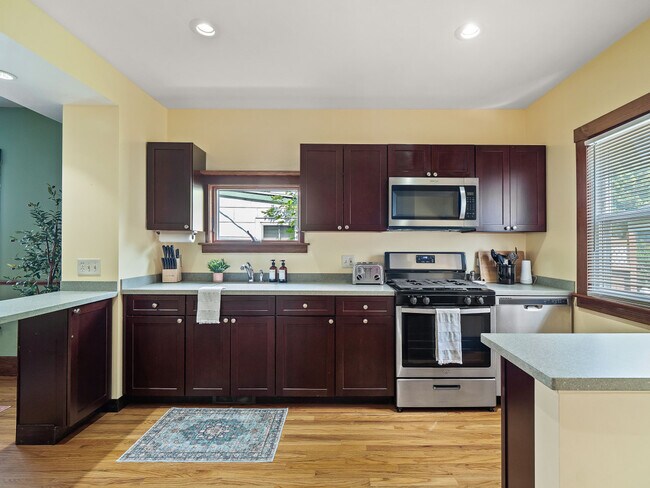 Building Photo - 679 Washington St