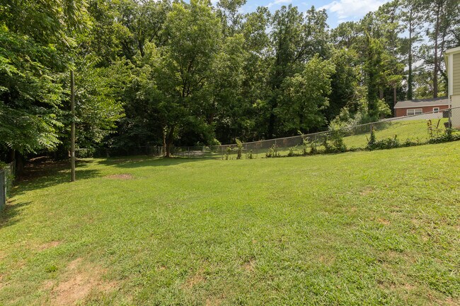 Building Photo - 257 Broad Dr SW