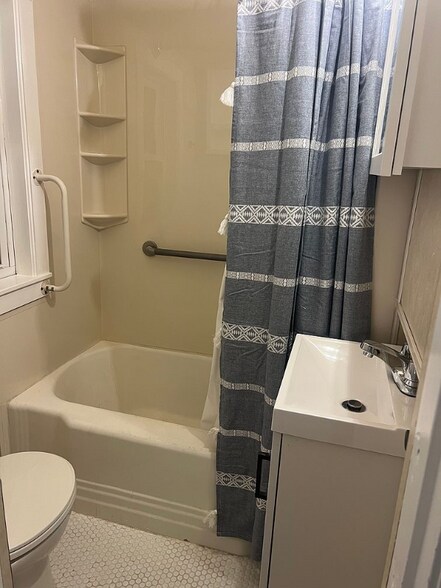 Building Photo - 28 Shaw St