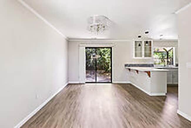 Building Photo - Beautiful 3 Bedroom Home-$750.00 Off 1st M...