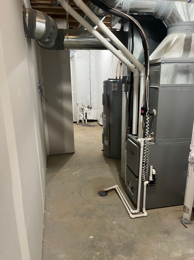 Building Photo - Spacious 5-Bedroom Duplex Near Asbury Elementary with Finished Basement & Full Amenities