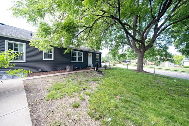 Building Photo - 4948 Normandy Pl