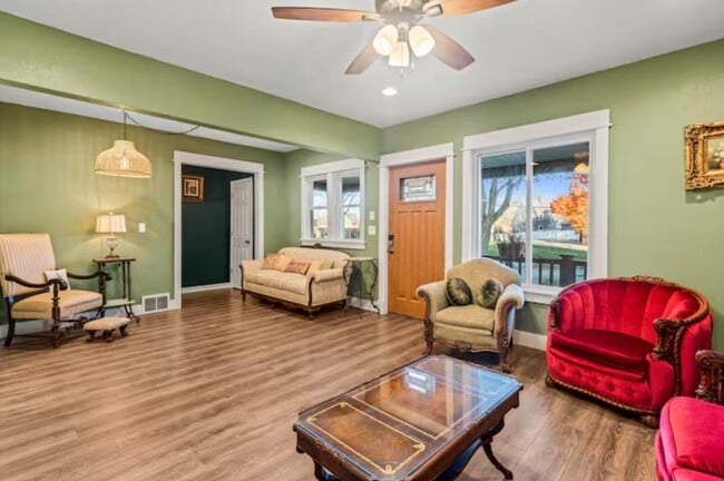 Building Photo - 2853 S Ellen St