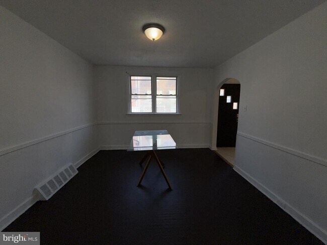 Building Photo - 1709 S 29th St