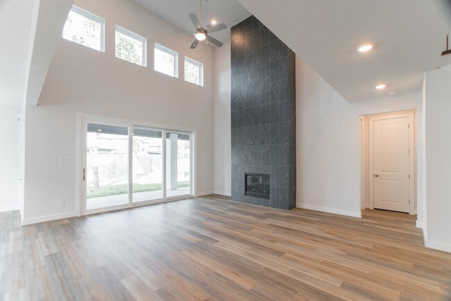 Building Photo - 11 Mariposa Wds Dr