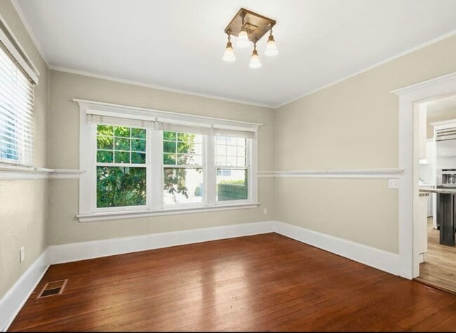 Building Photo - 921-923 30th Street