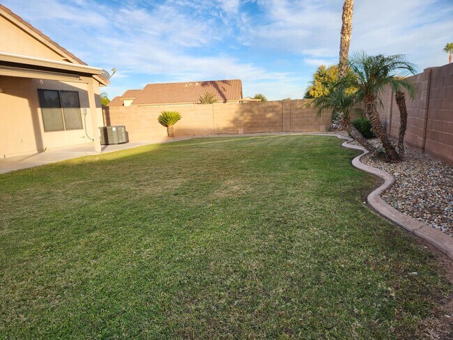 Building Photo - Rental Home Available in Surprise!