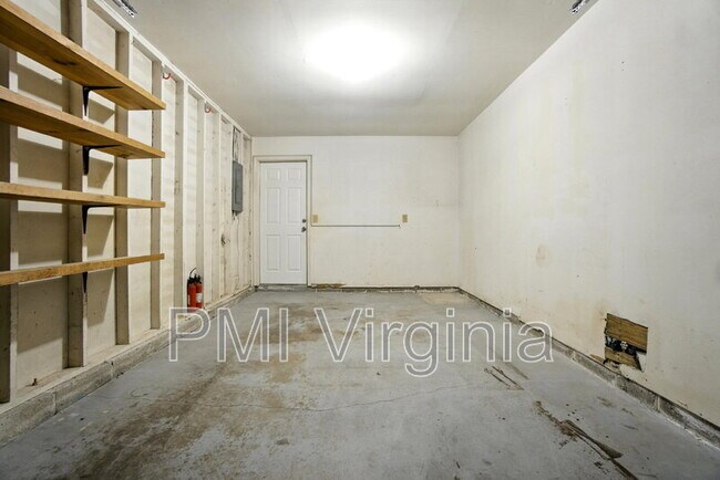 Building Photo - 5489 Glenville Cir